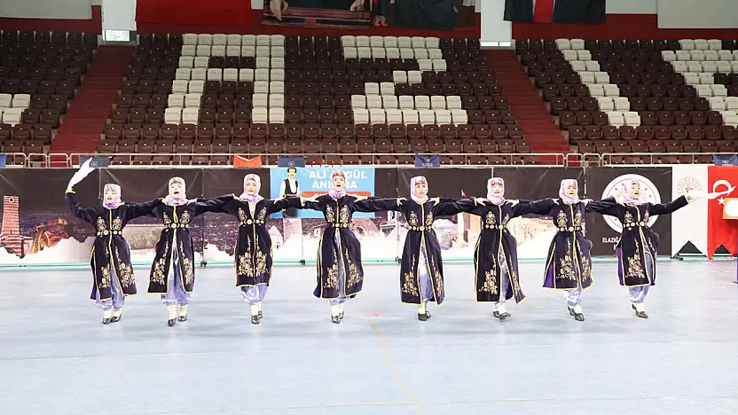 Kültür ve sanat bir arada: Elazığ'da halk oyunları yarışması heyecanı!