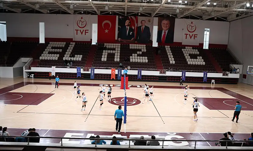 Genç sultanlar Elazığ'da şampiyonluk için filede buluştu