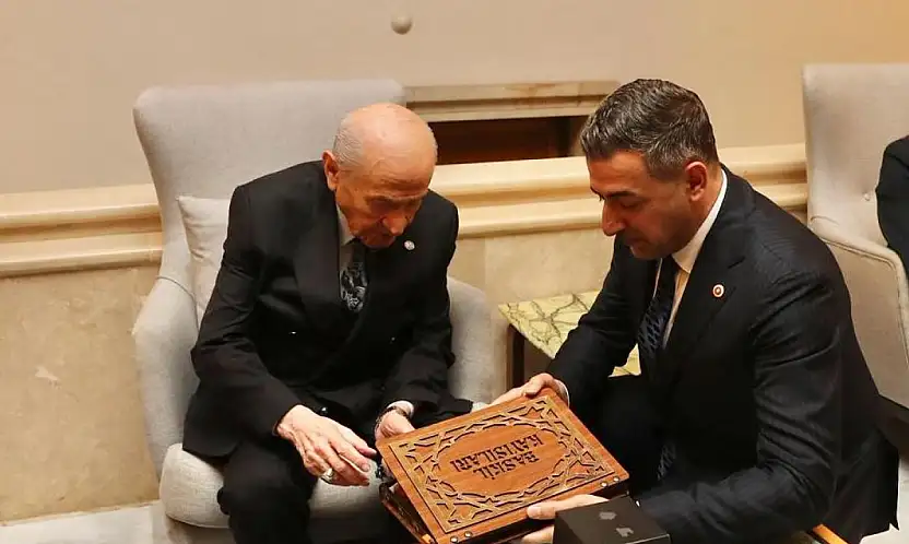 Işıkver'den Bahçeli'ye Baskil kayısısı ikramı: 'Tescil için mücadelemiz sürecek!'