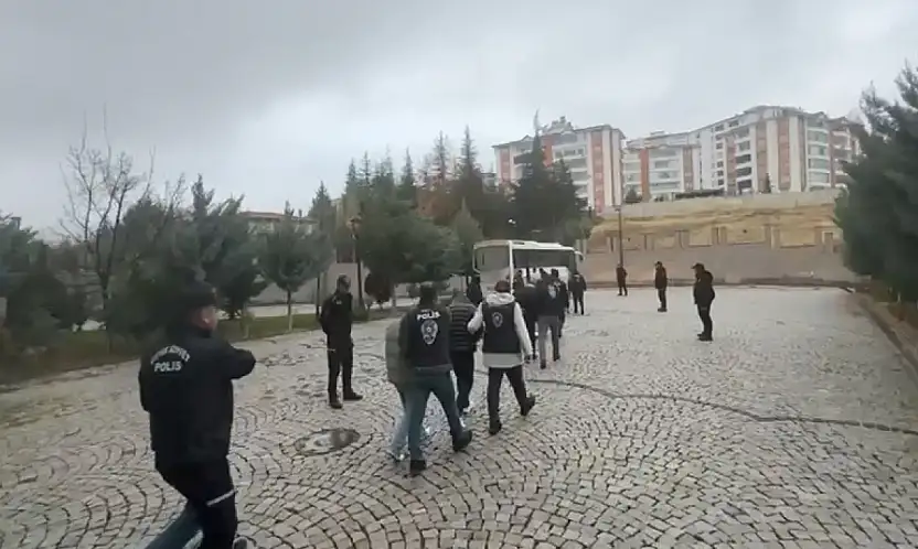 Kimlikleri topladılar, hesap açtılar: bahis şebekesine darbe