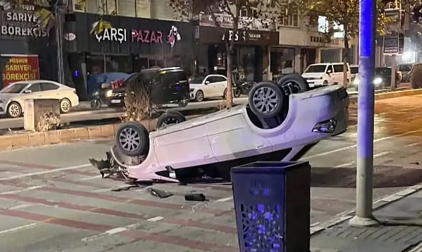 Kontrolden çıkan otomobil MOBESE direğine çarptı