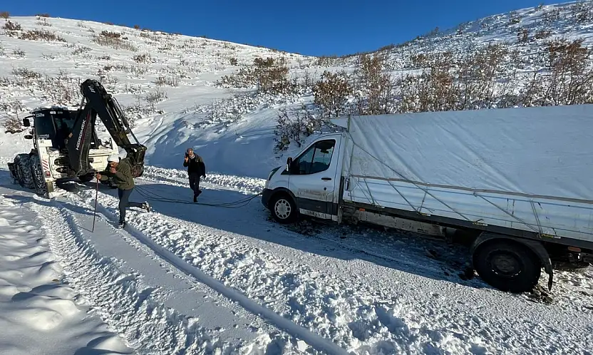 Bir anda kontrolden çıktı, şarampole yuvarlandı!