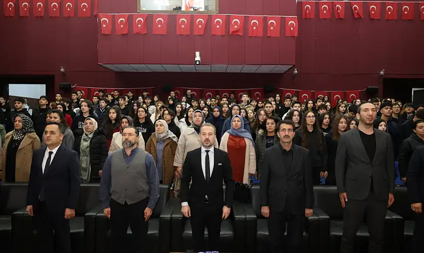 Yazar Okay Tiryakioğlu öğrencilerle buluştu